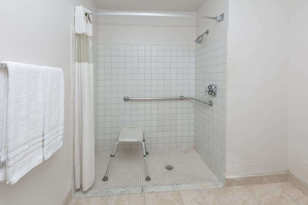 Baymont by Wyndham Arlington At Six Flags Dr