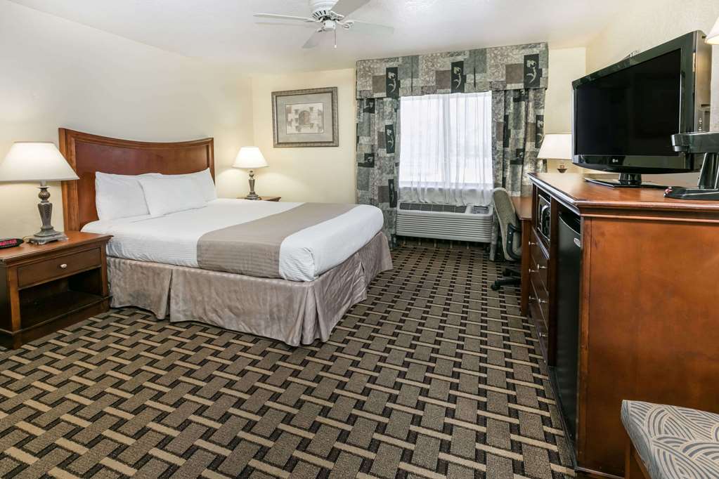 Baymont by Wyndham Arlington At Six Flags Dr