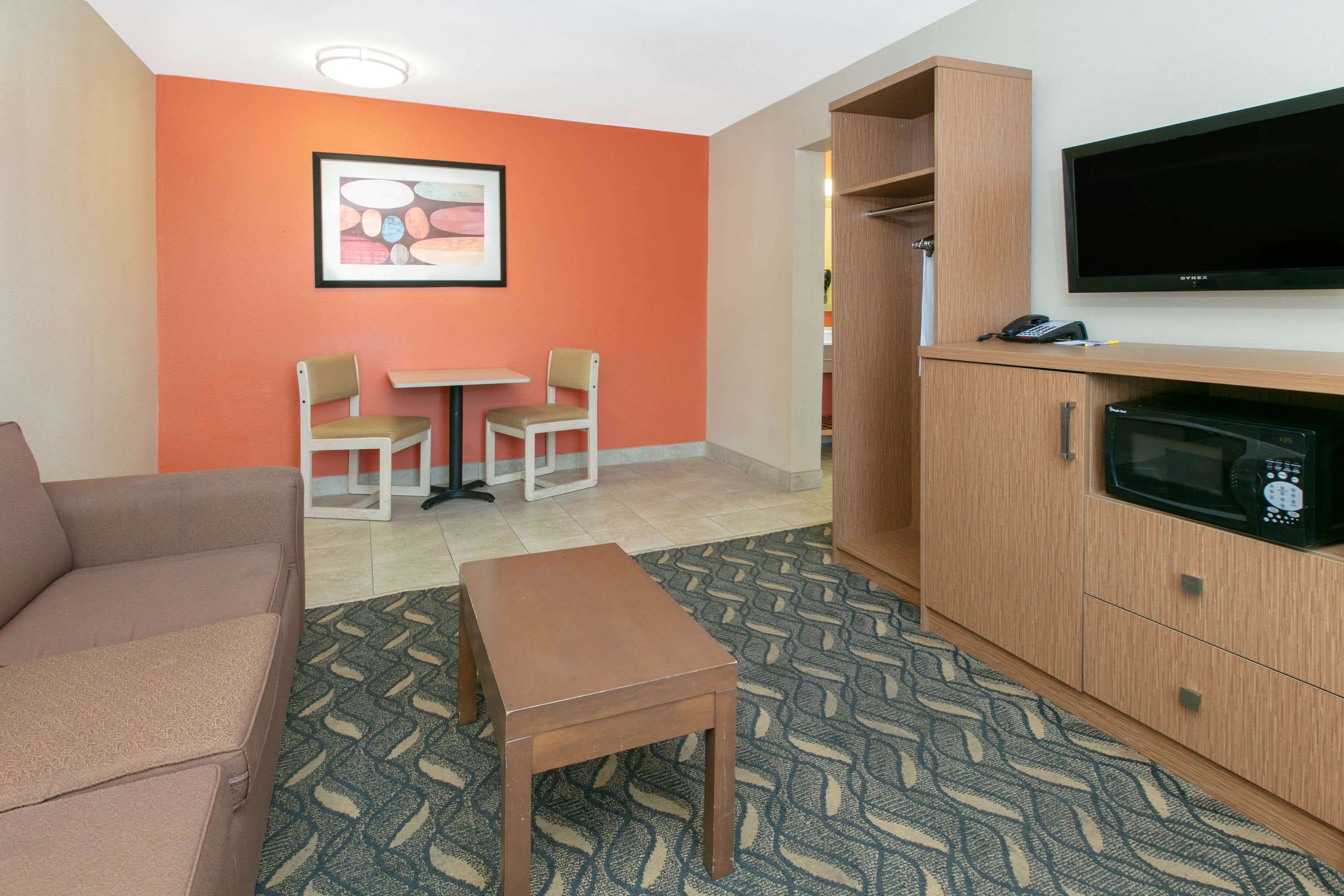 Days Inn & Suites by Wyndham Arlington Near Six Flags