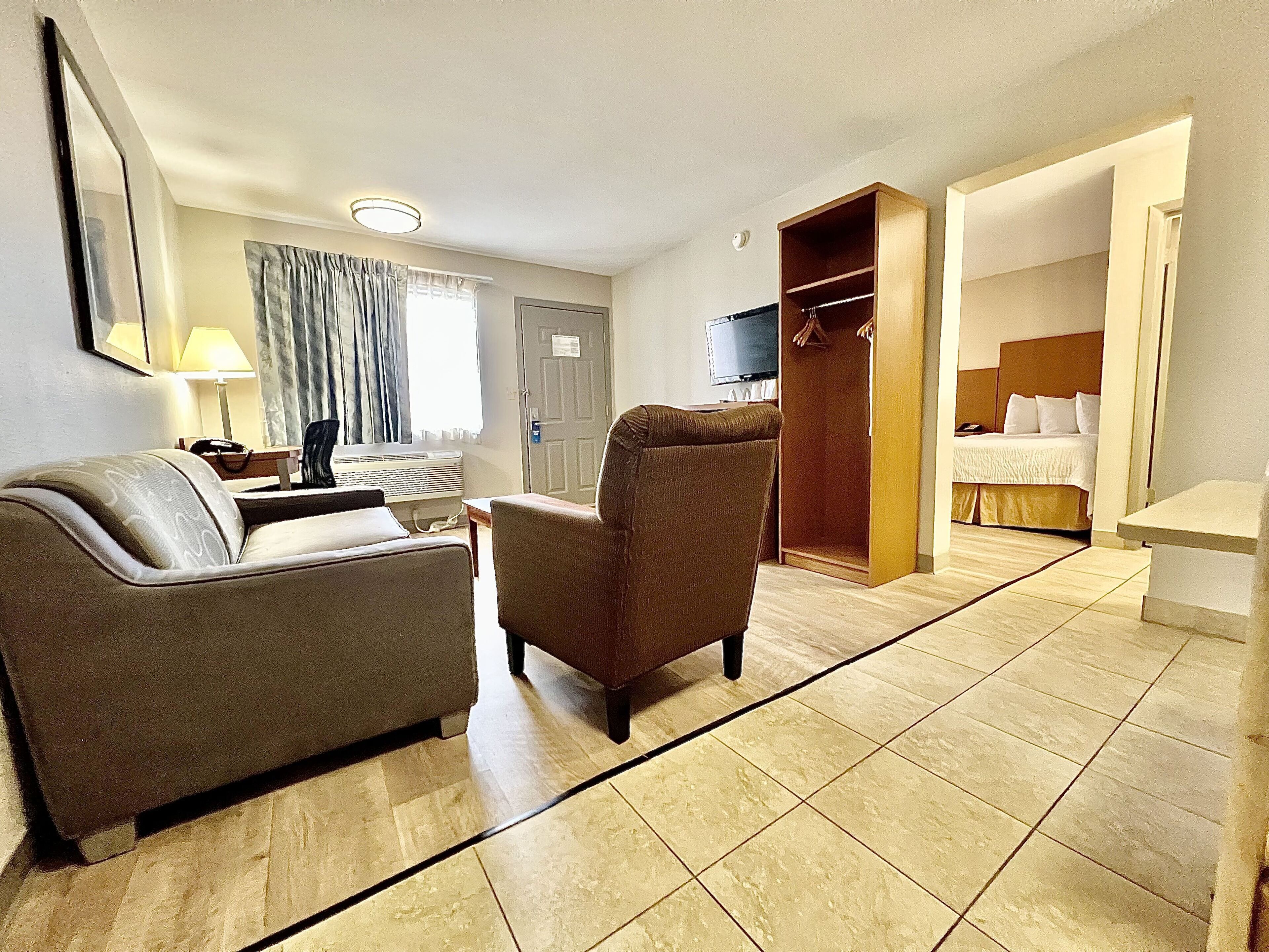 Days Inn & Suites by Wyndham Arlington Near Six Flags