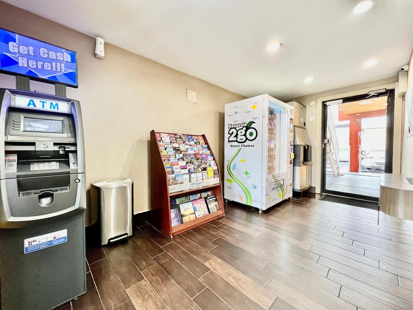 Days Inn & Suites by Wyndham Arlington Near Six Flags