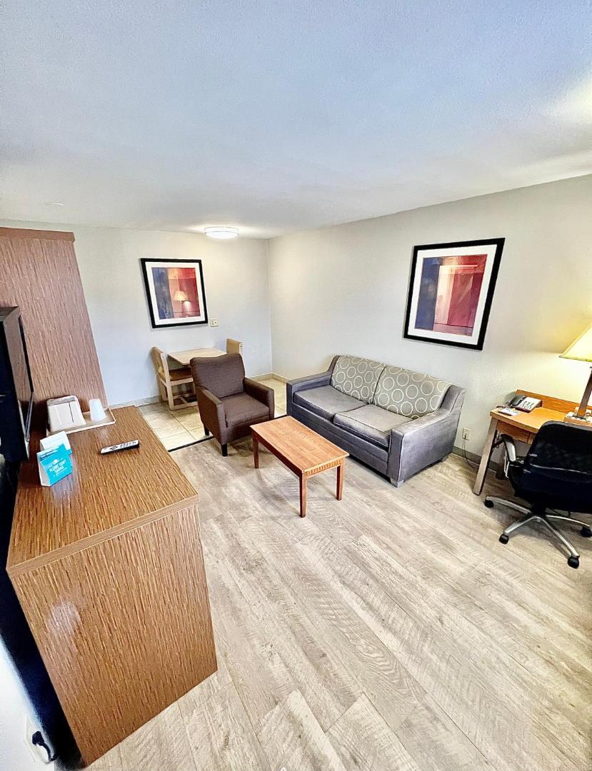 Days Inn & Suites by Wyndham Arlington Near Six Flags