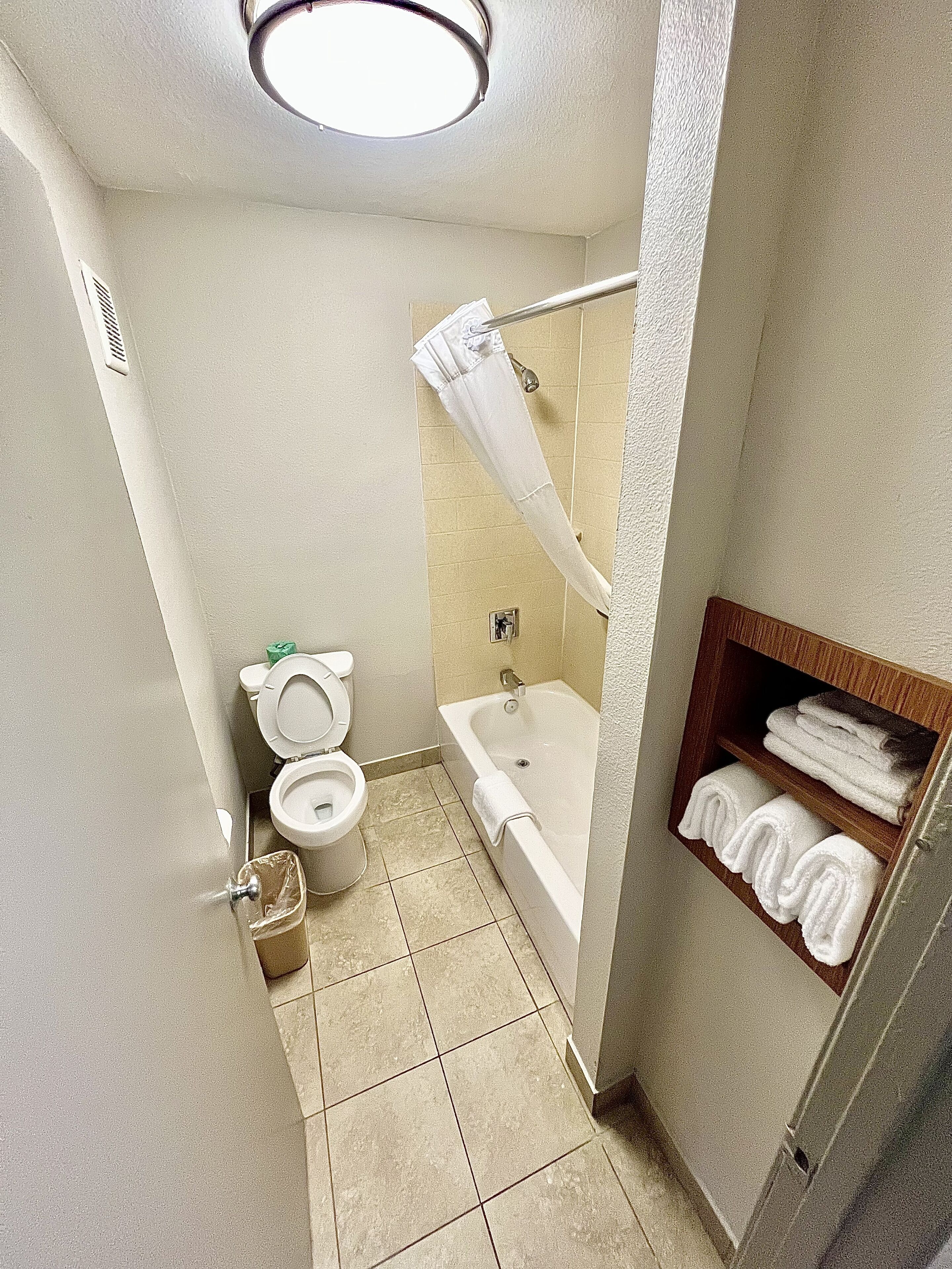 Days Inn & Suites by Wyndham Arlington Near Six Flags