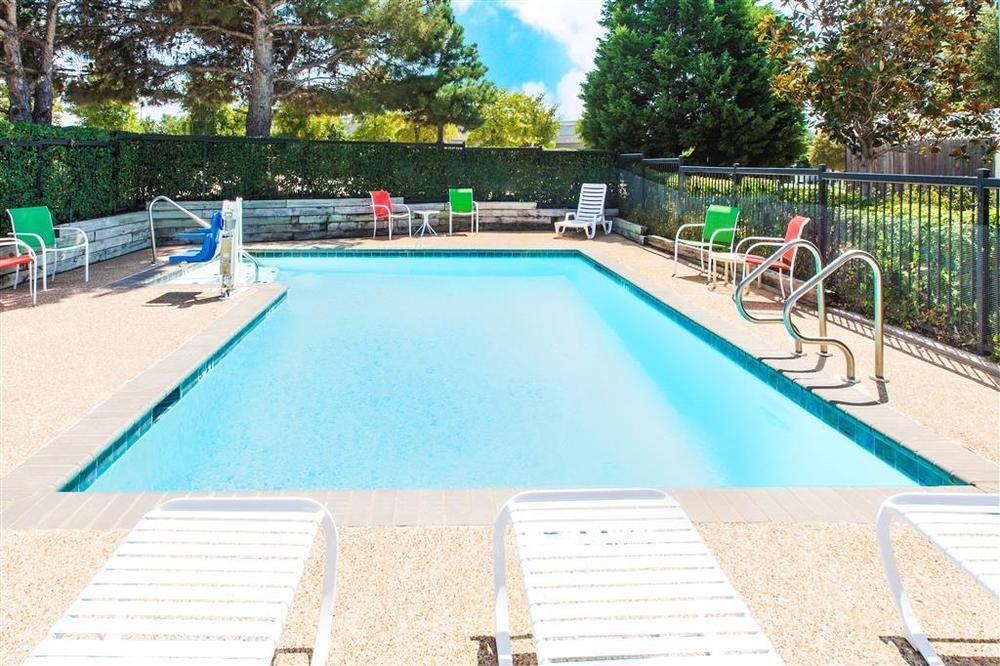 Days Inn by Wyndham Arlington