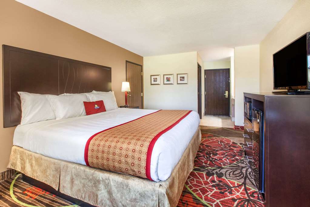 Days Inn by Wyndham Arlington