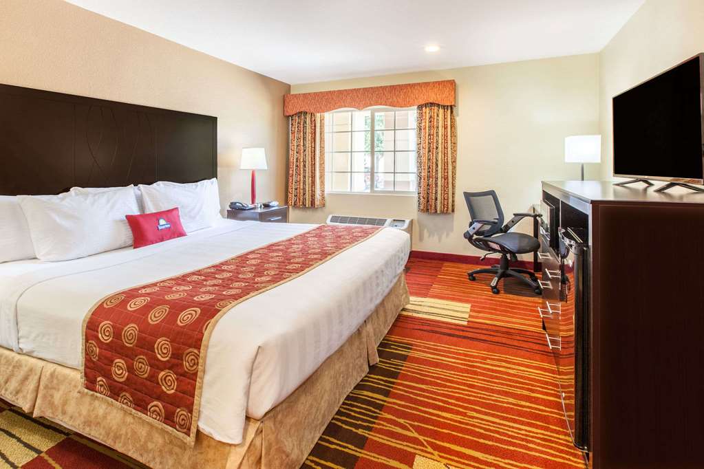 Days Inn by Wyndham Arlington