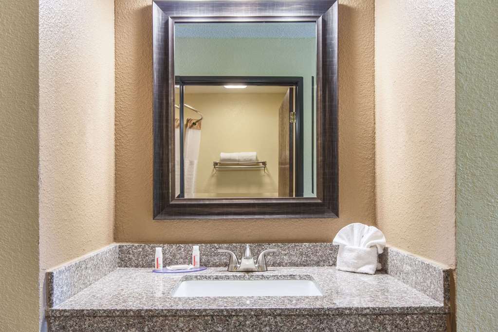 Days Inn by Wyndham Arlington