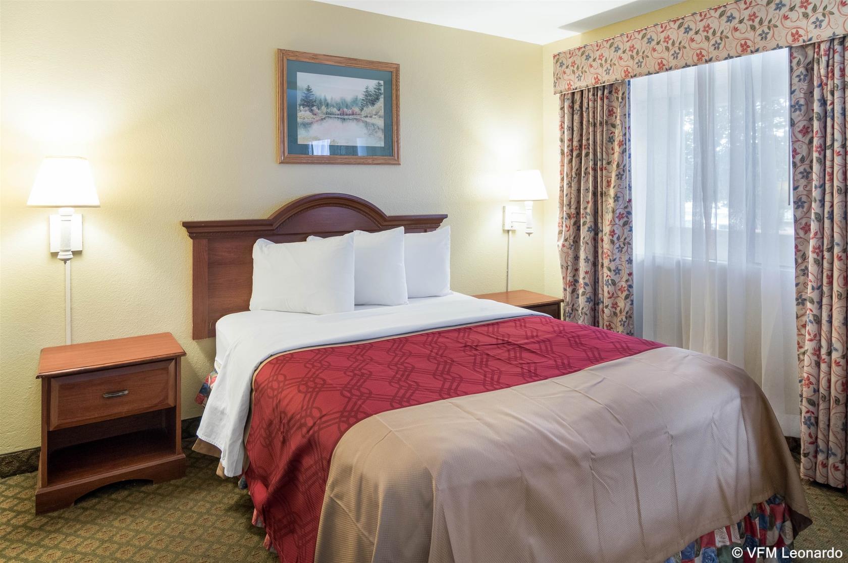 Econo Lodge Inn & Suites Six Flags