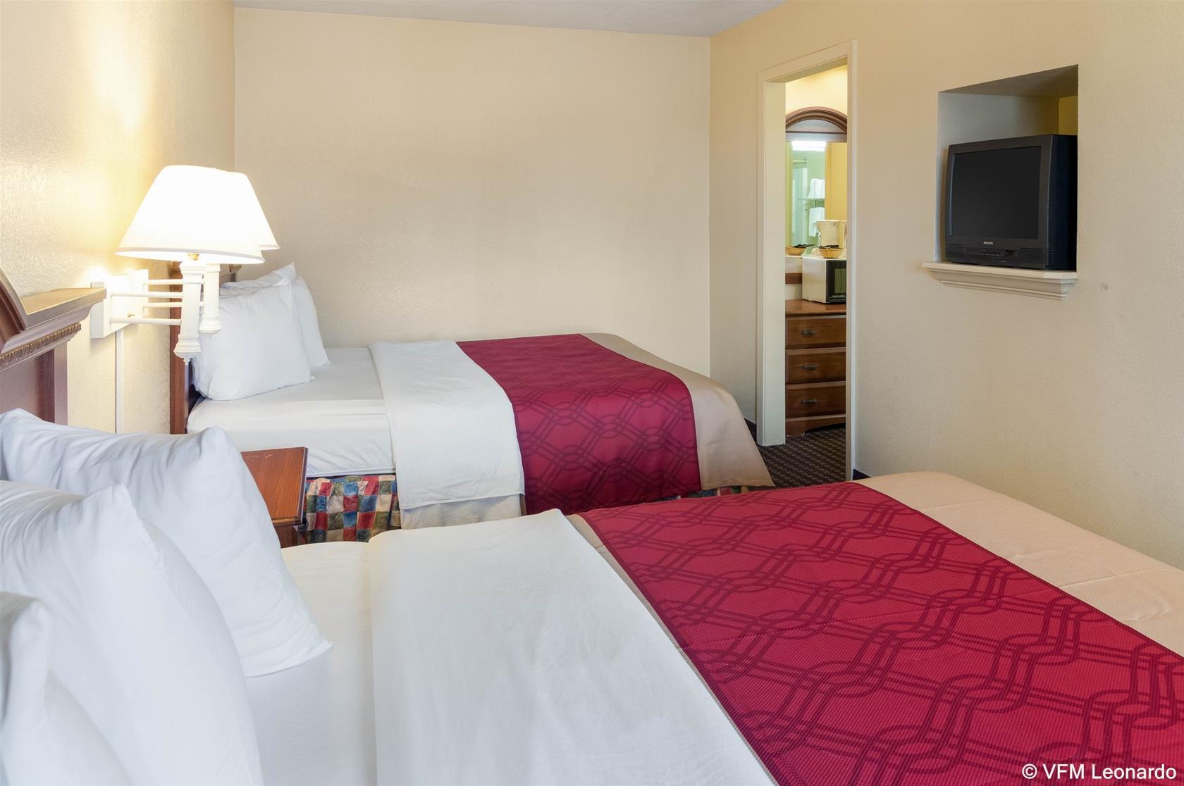 Econo Lodge Inn & Suites Six Flags