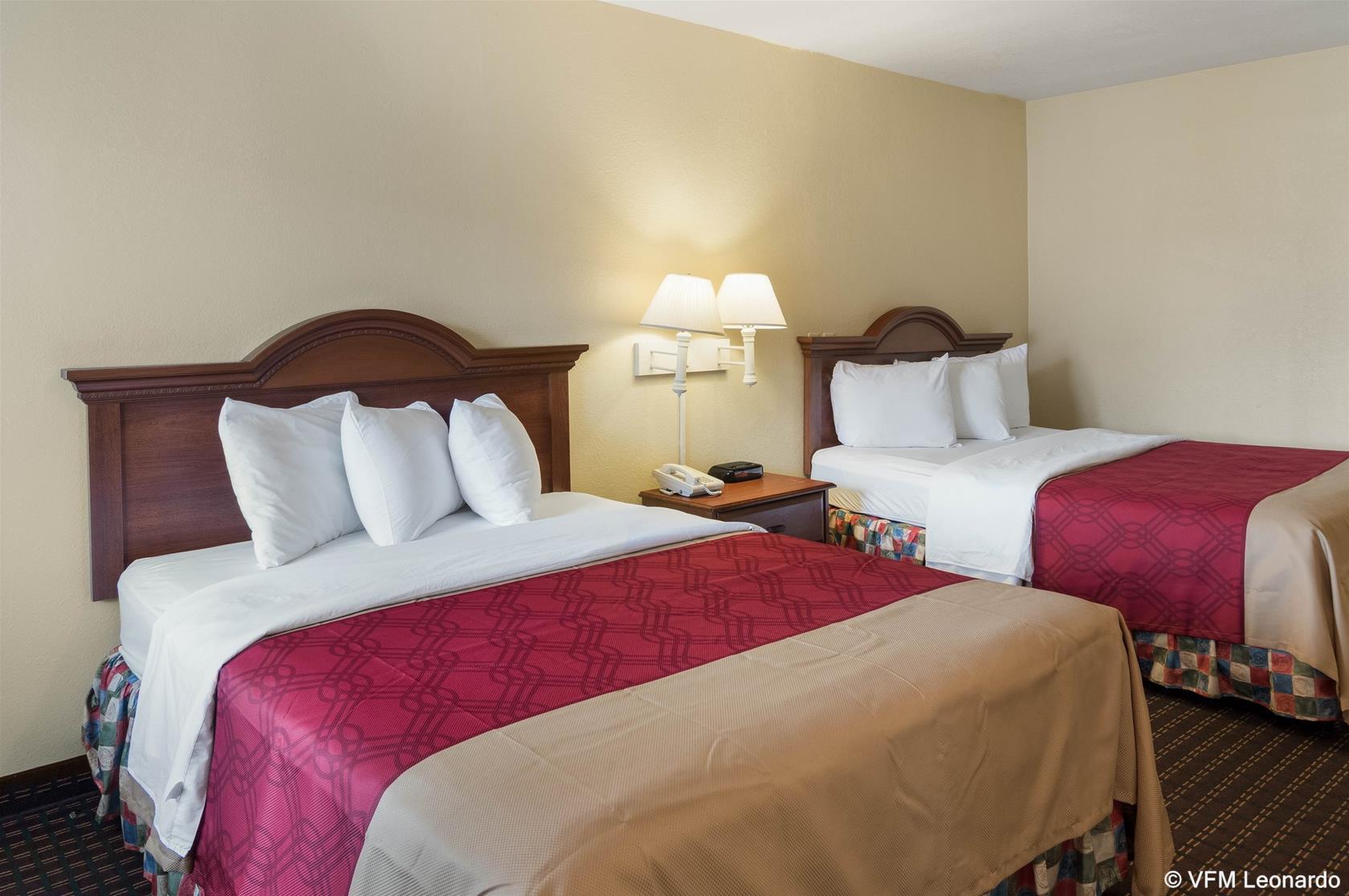 Econo Lodge Inn & Suites Six Flags