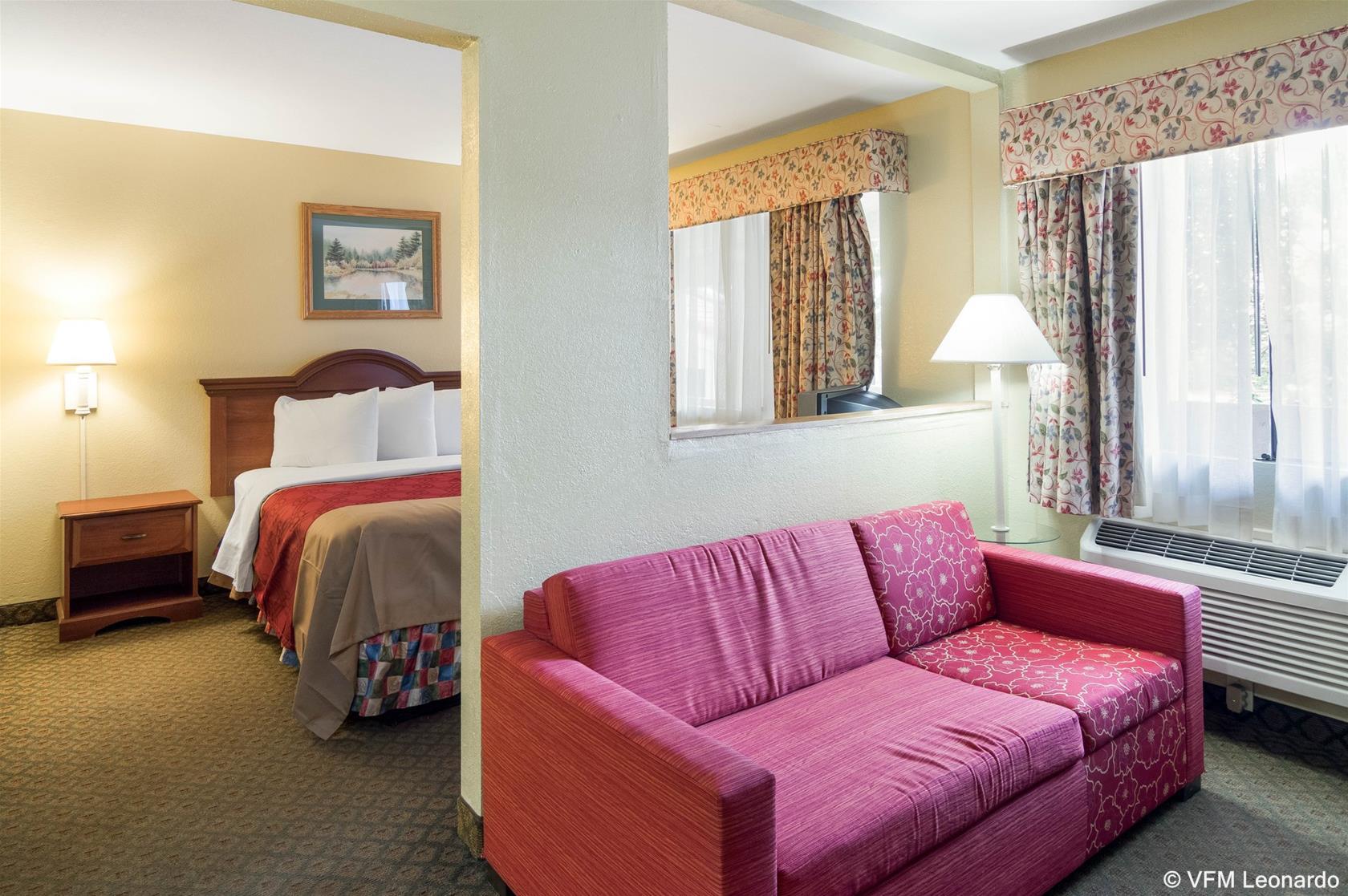 Econo Lodge Inn & Suites Six Flags