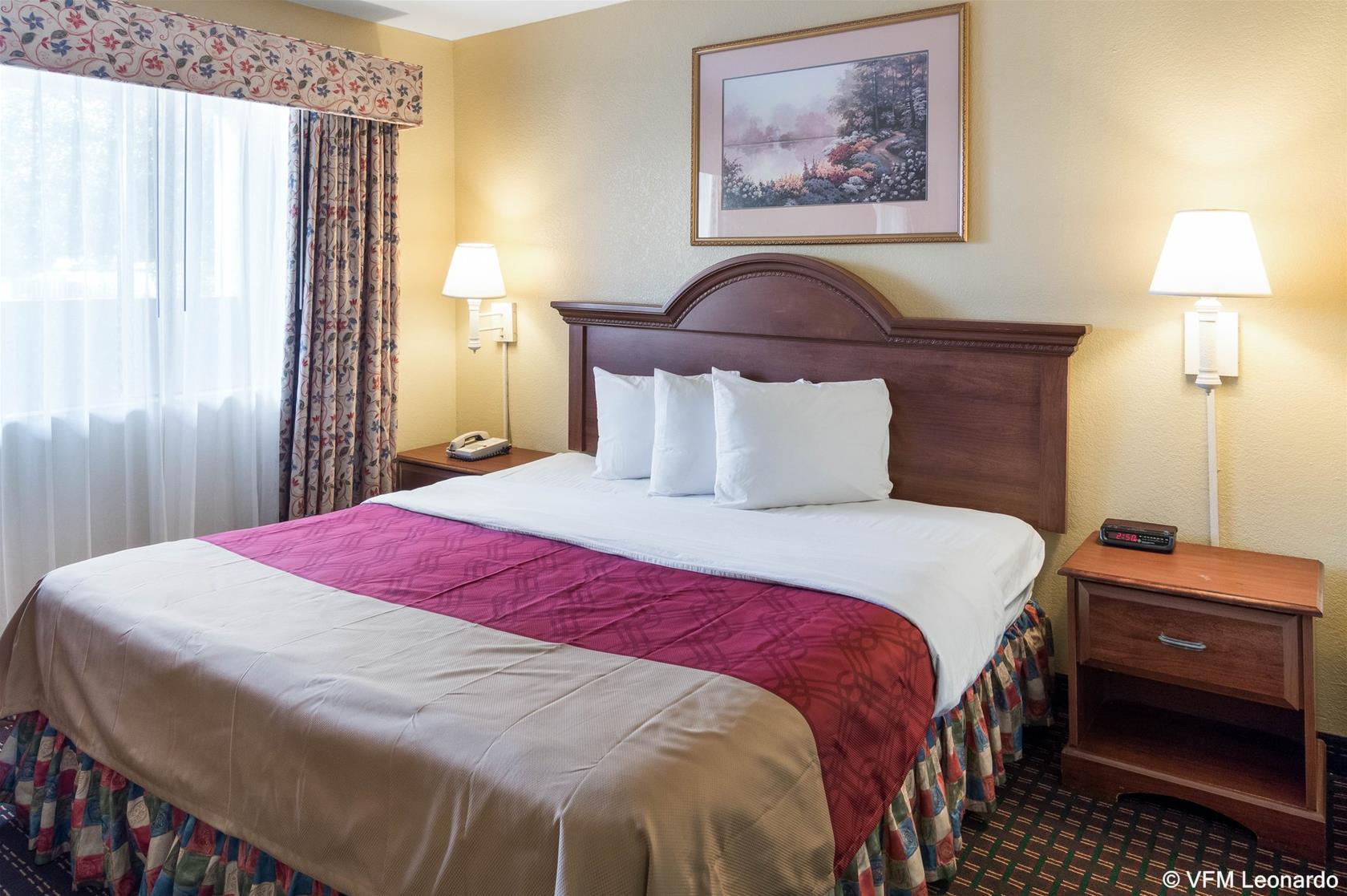 Econo Lodge Inn & Suites Six Flags
