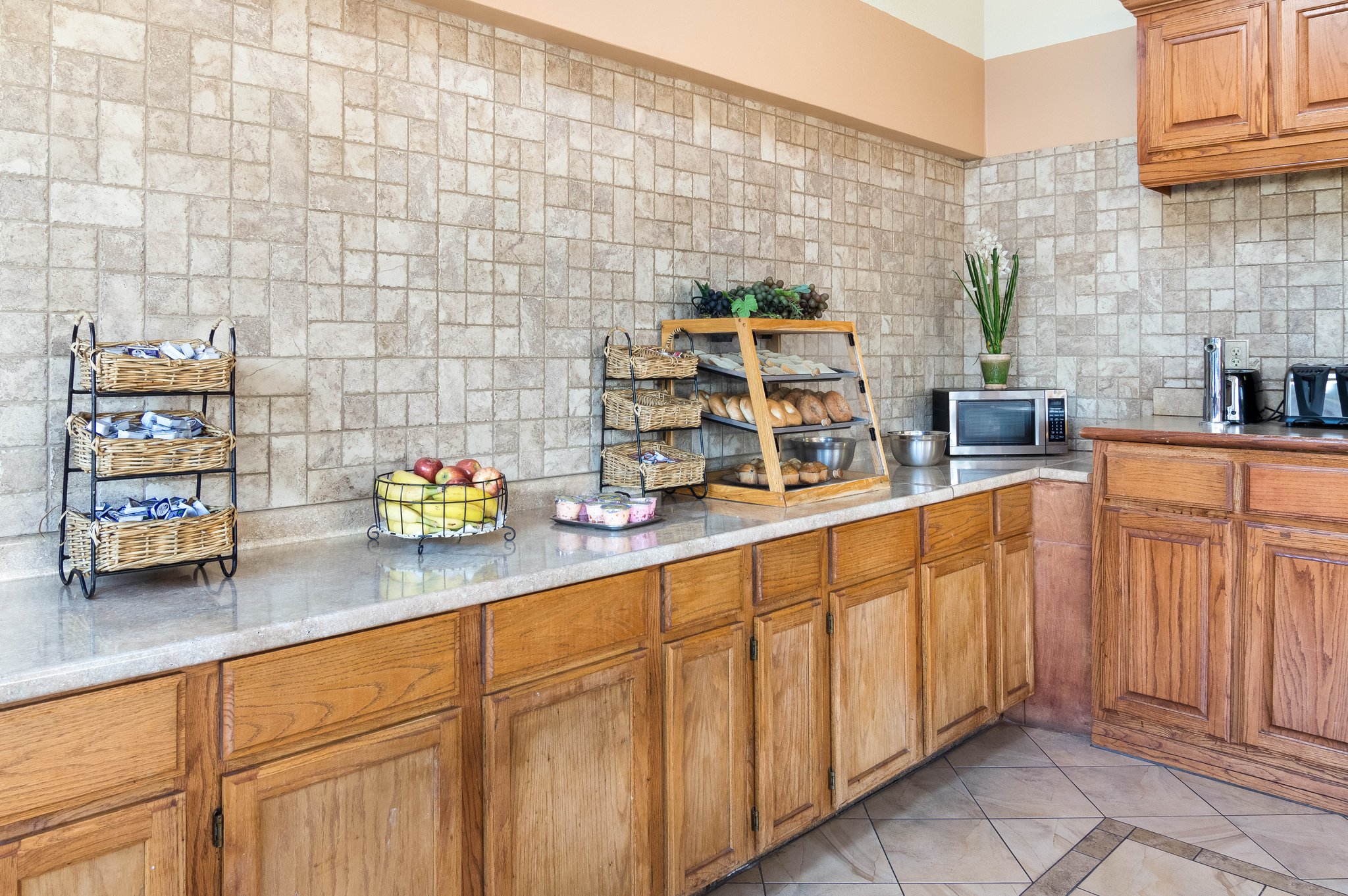 Econo Lodge Inn & Suites Six Flags