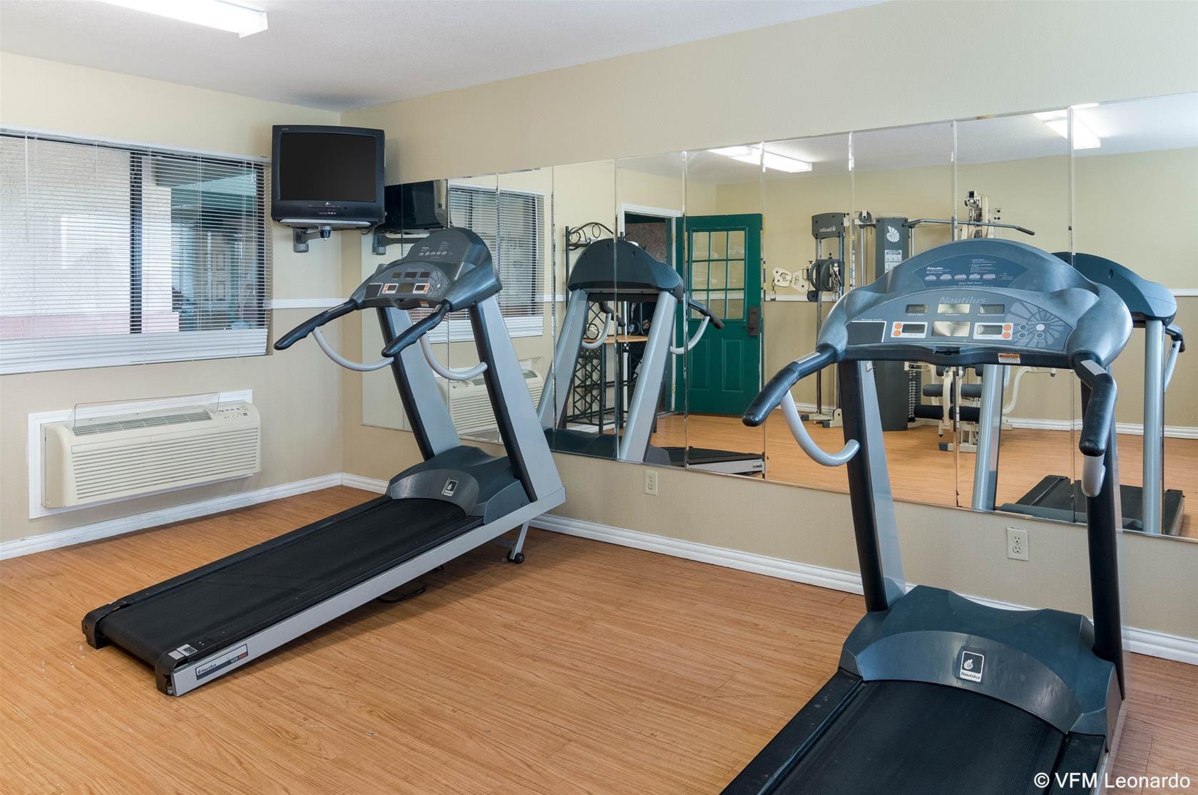Econo Lodge Inn & Suites Six Flags