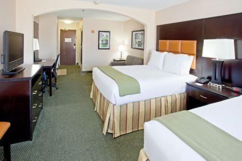 Holiday Inn Express & Suites Arlington (I-20-Parks Mall)
