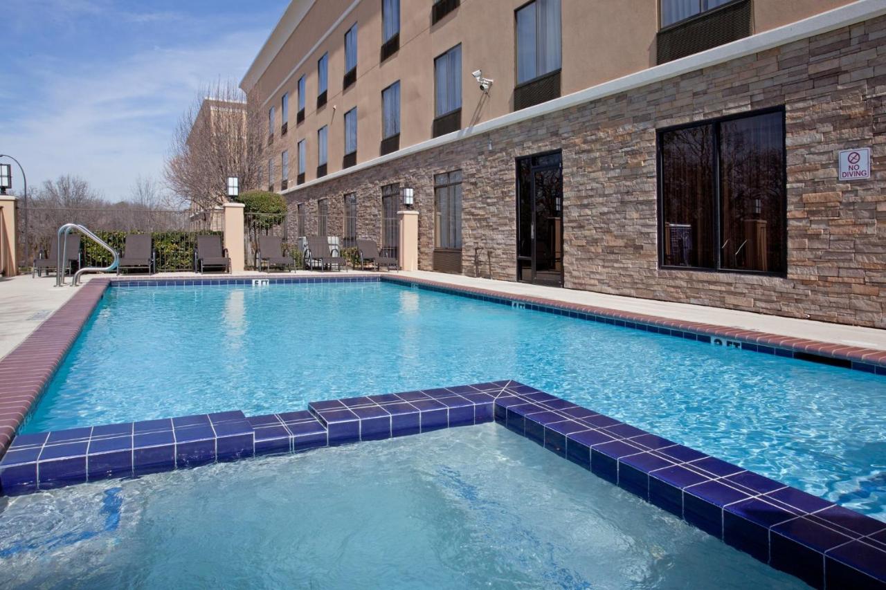 Holiday Inn Express & Suites Arlington (I-20-Parks Mall)