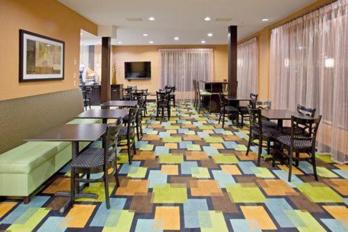 Holiday Inn Express & Suites Arlington (I-20-Parks Mall)