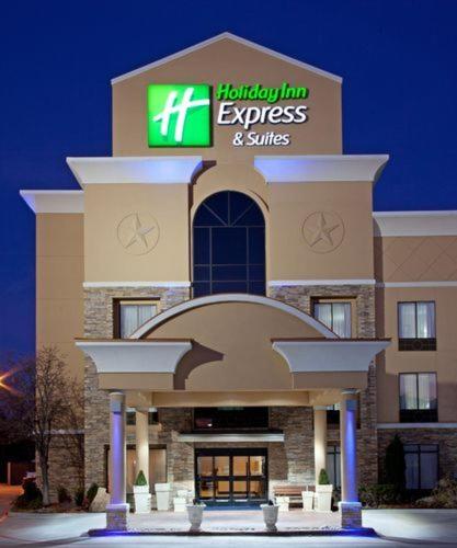 Holiday Inn Express & Suites Arlington (I-20-Parks Mall)