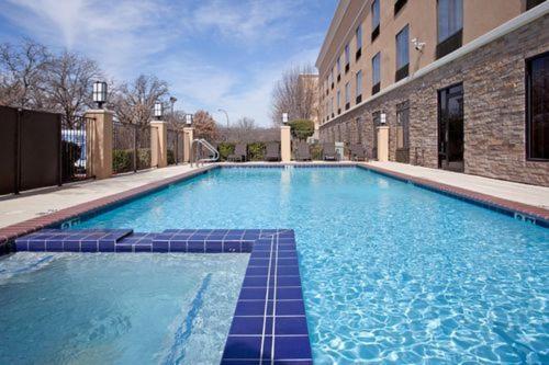 Holiday Inn Express & Suites Arlington (I-20-Parks Mall)
