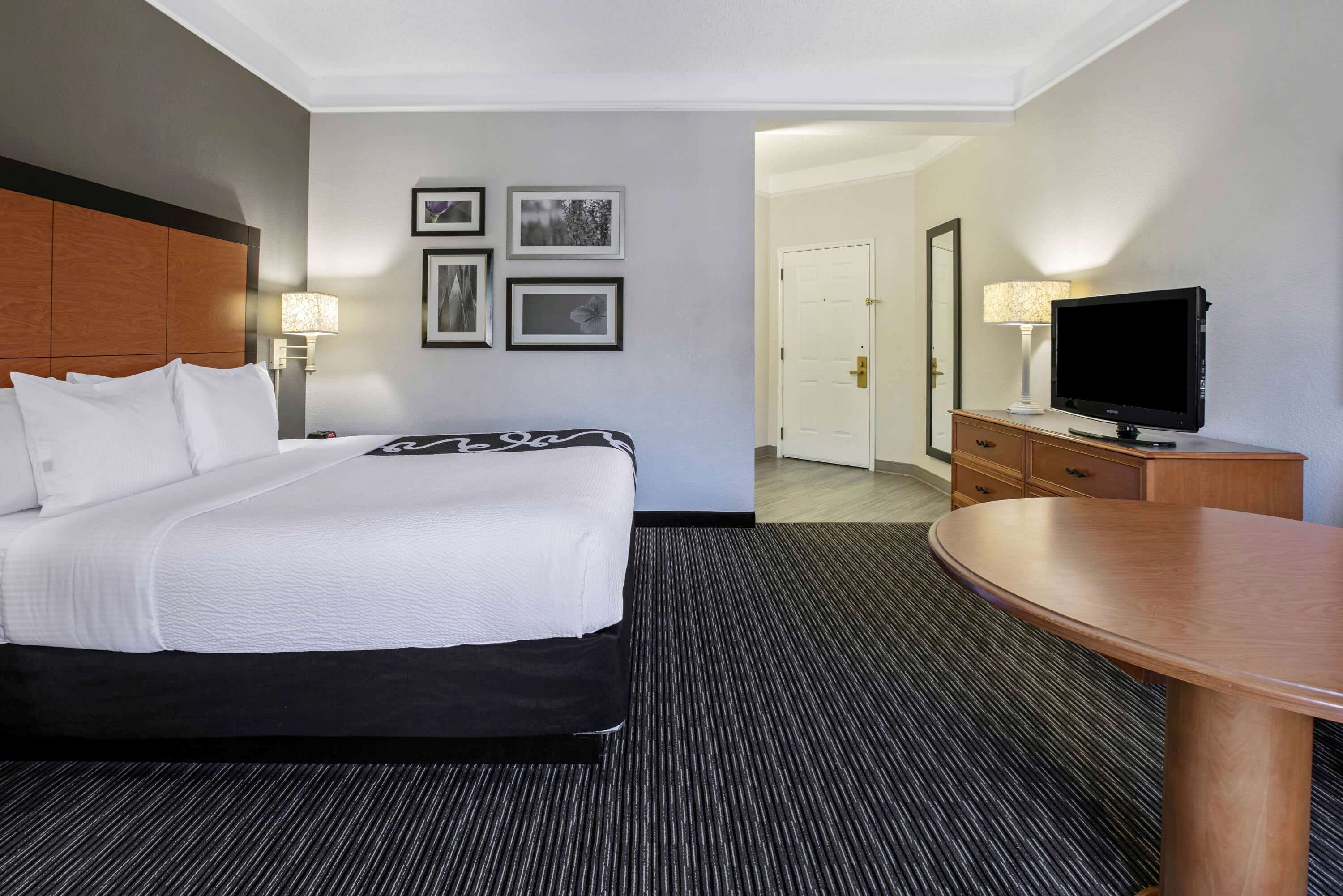 La Quinta Inn & Suites by Wyndham Dallas Arlington South