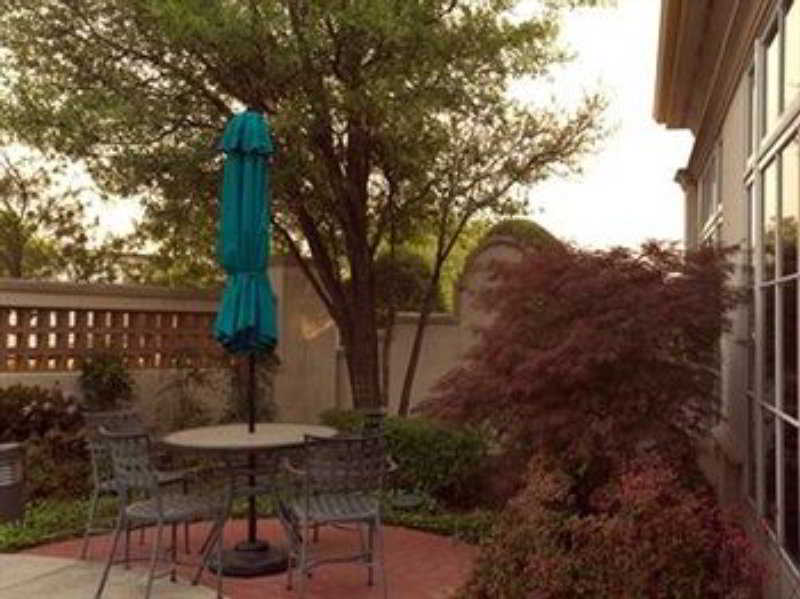 La Quinta Inn & Suites by Wyndham Dallas Arlington South