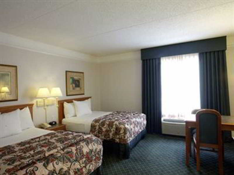 La Quinta Inn & Suites by Wyndham Dallas Arlington South