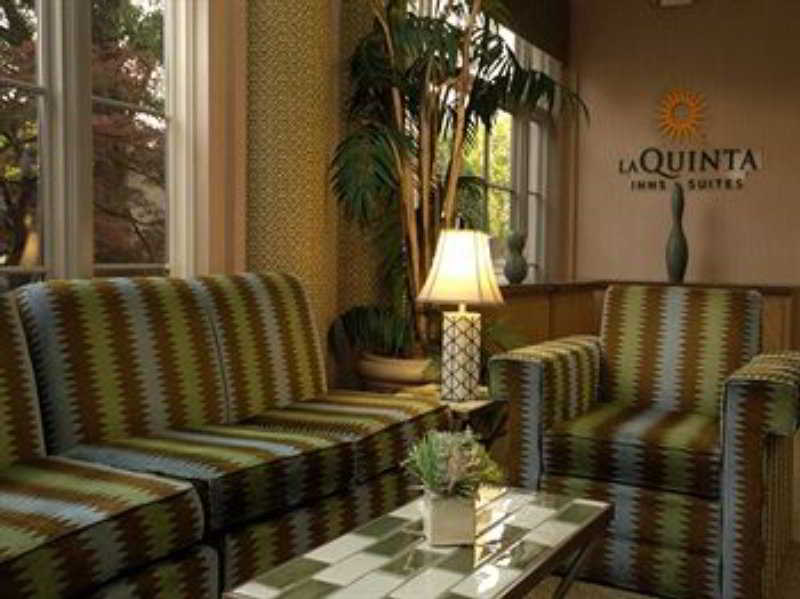 La Quinta Inn & Suites by Wyndham Dallas Arlington South