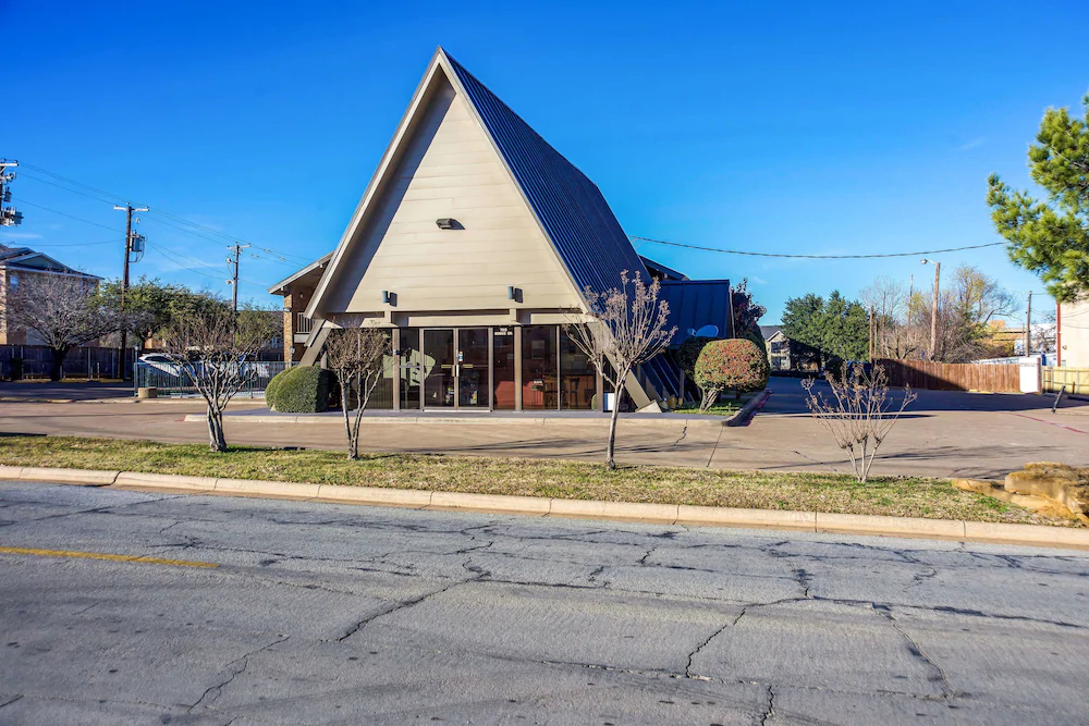 Motel 6 Arlington TX-UTA