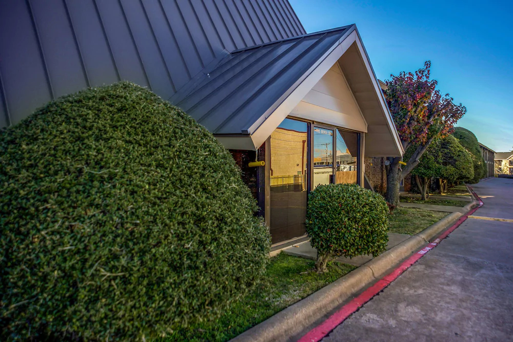 Motel 6 Arlington TX-UTA