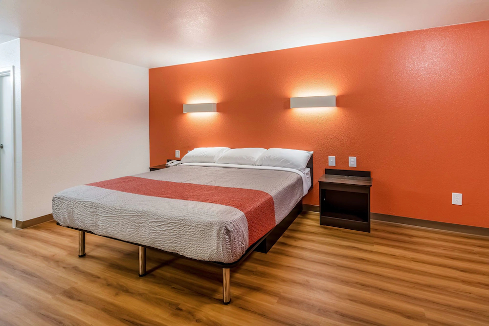 Motel 6 Arlington TX-UTA
