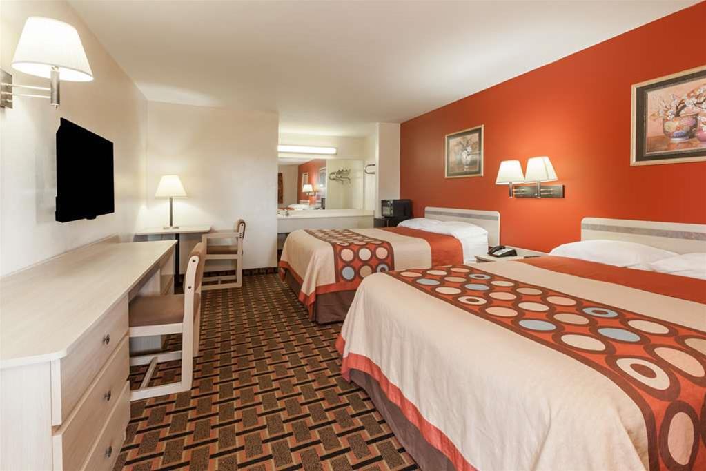 Super 8 by Wyndham Athens TX