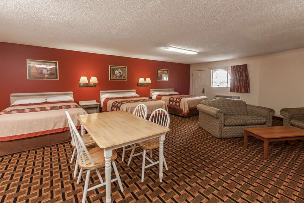 Super 8 by Wyndham Athens TX