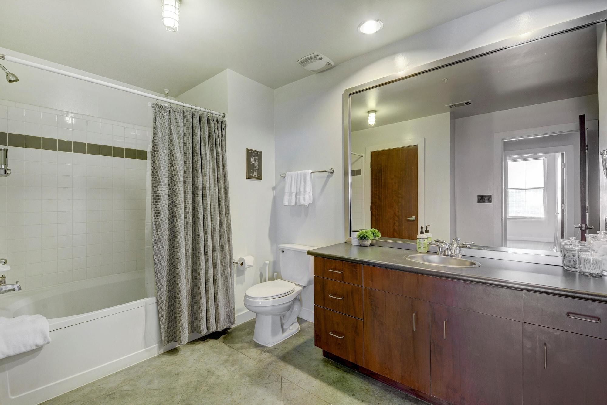 AMLI Downtown by Locale Downtown Austin