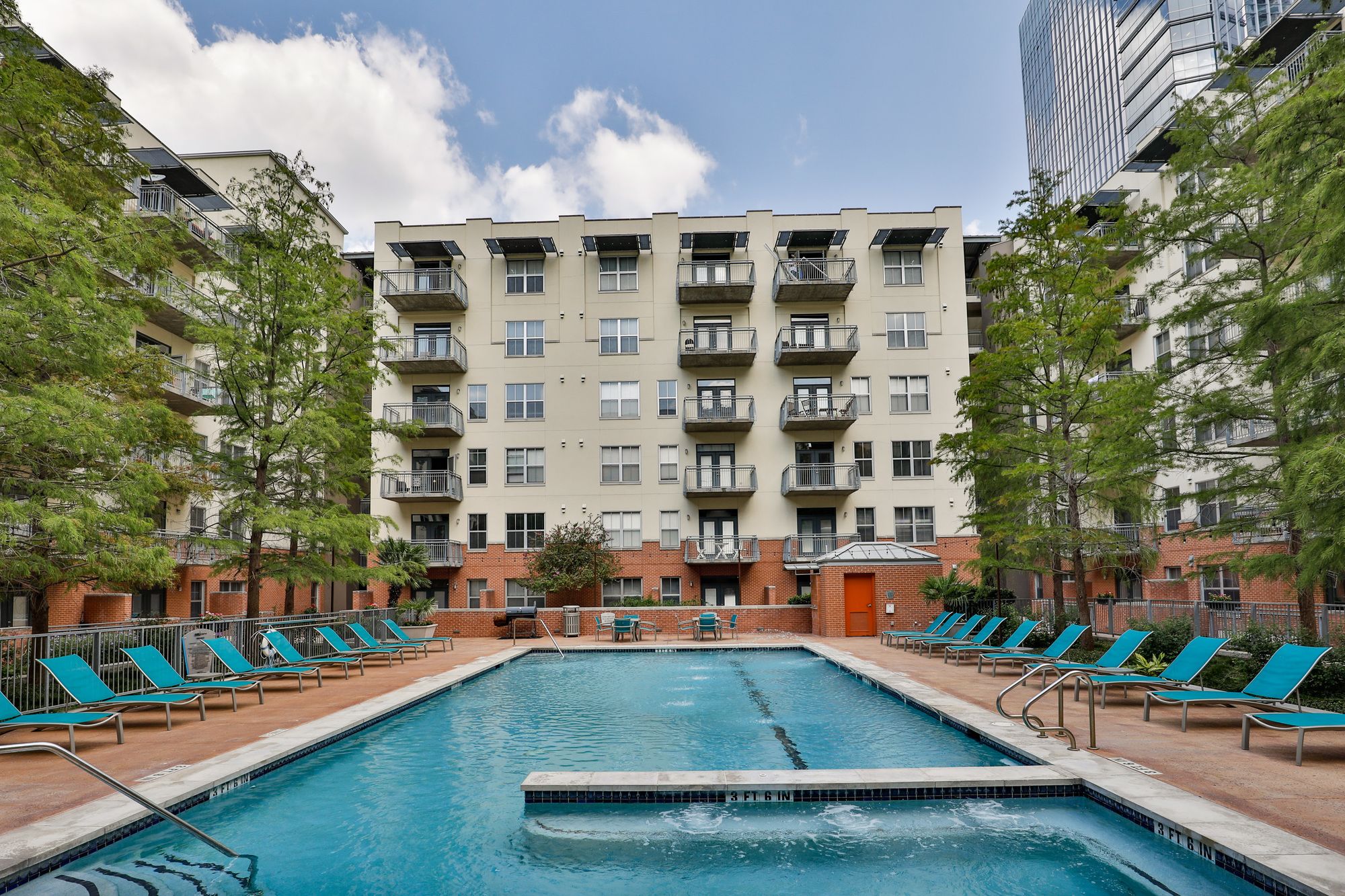 AMLI Downtown by Locale Downtown Austin