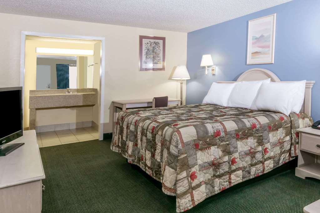 Skylite Inn
