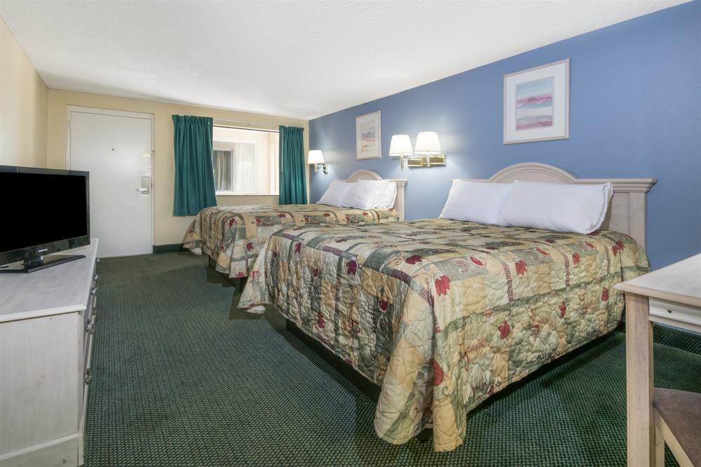 Skylite Inn