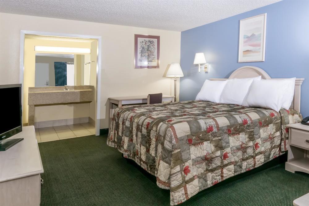Skylite Inn