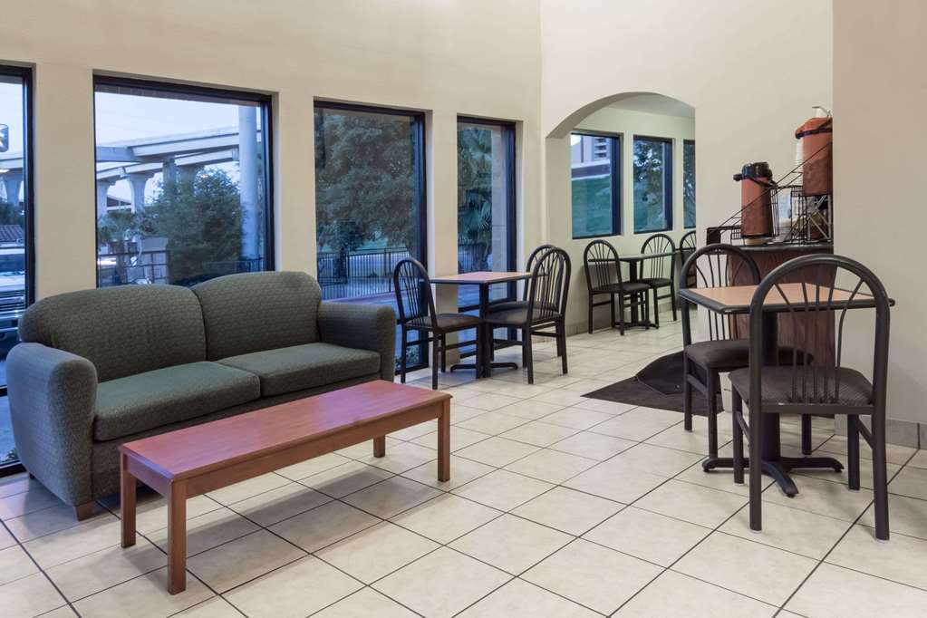 Skylite Inn