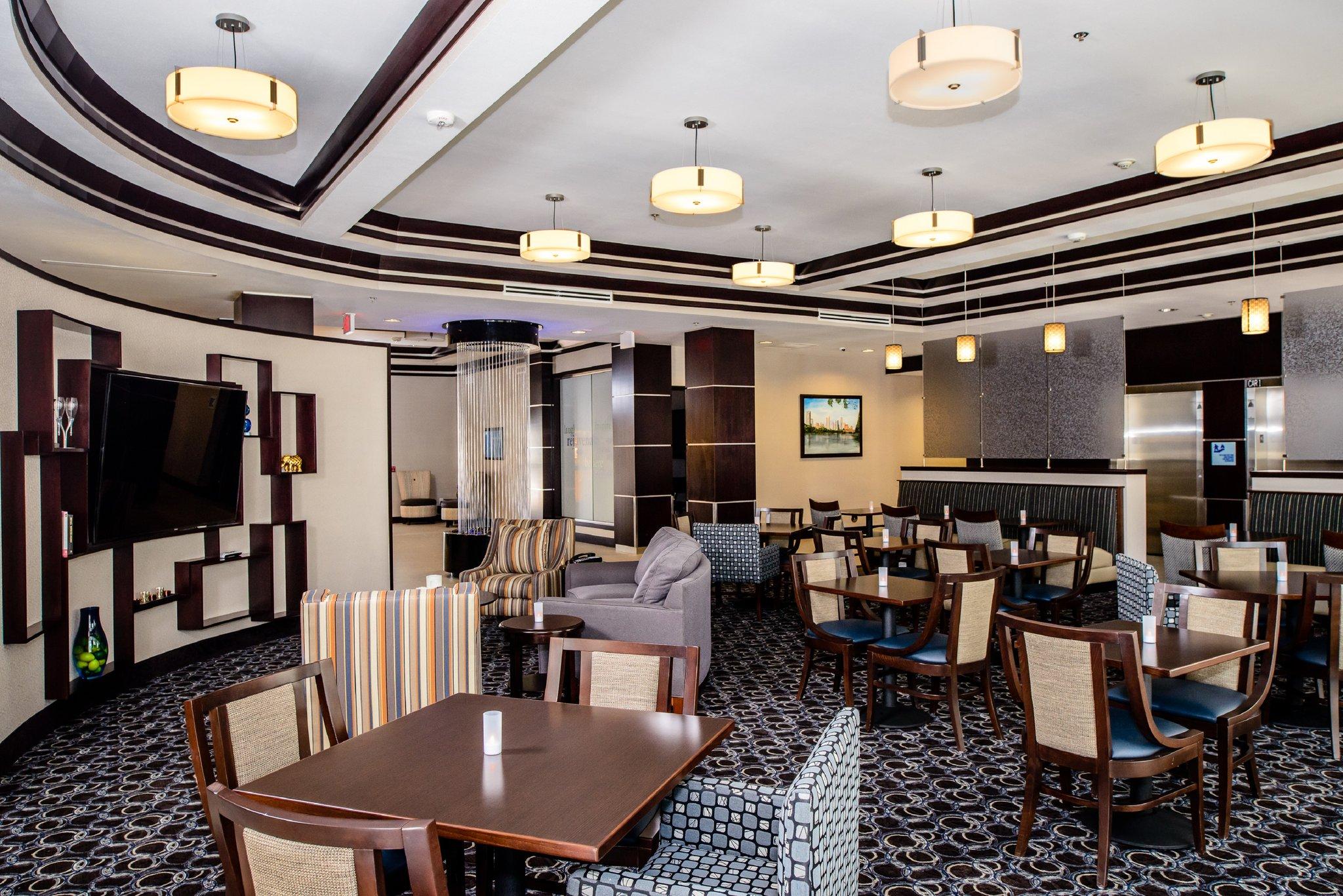Holiday Inn Express & Suites Austin NW - Arboretum Area