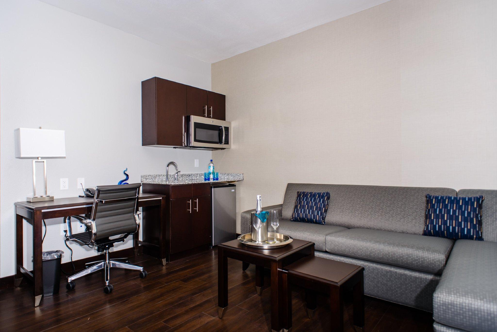 Holiday Inn Express & Suites Austin NW - Arboretum Area