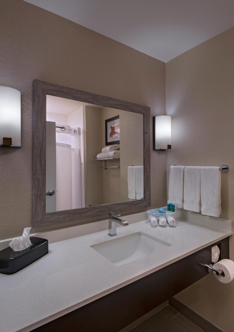 Holiday Inn Express & Suites Austin NW - Four Points