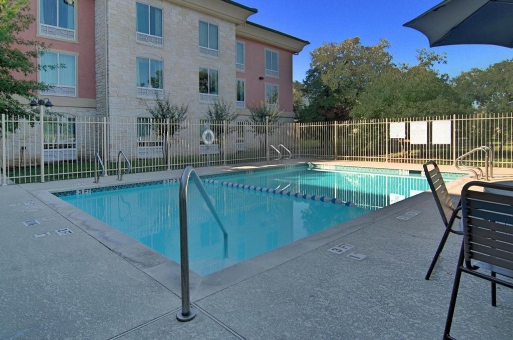 Holiday Inn Express Hotel & Suites Austin Sunset Valley