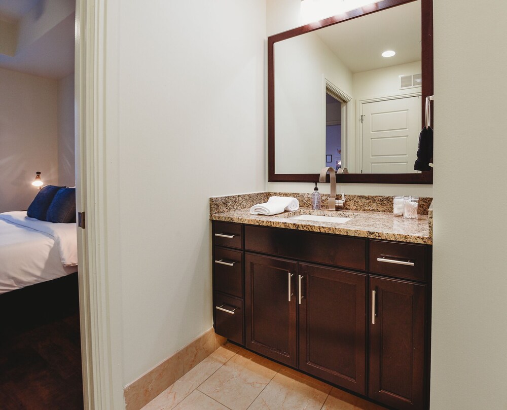 Kasa Austin Lady Bird Lake Apartments