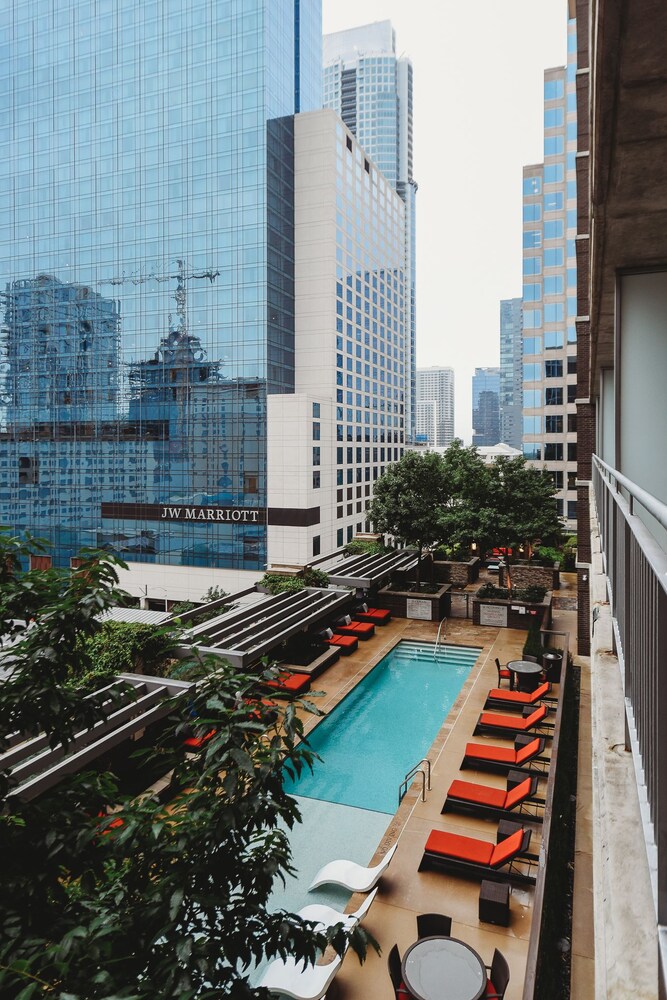 Kasa Austin Lady Bird Lake Apartments