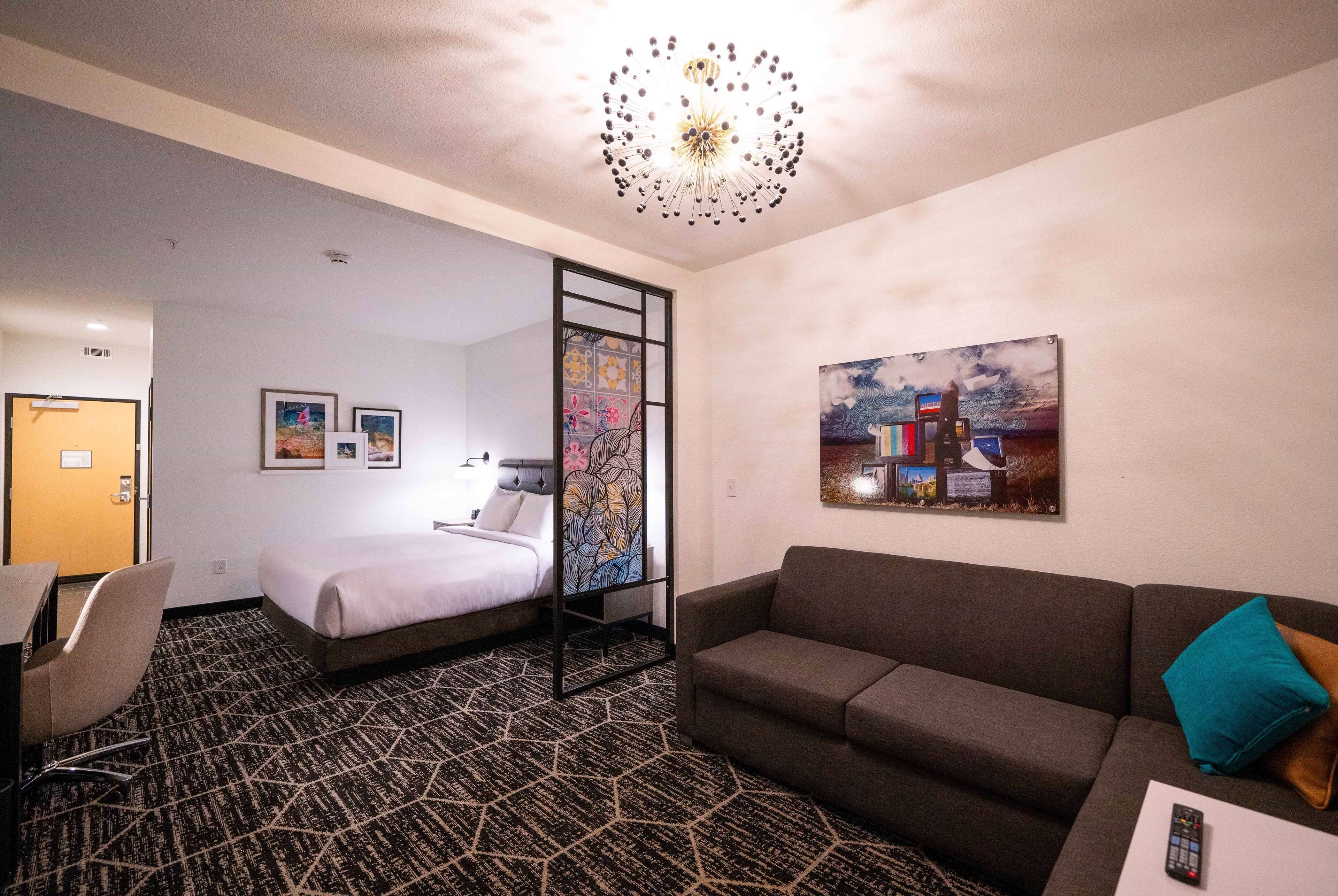 La Quinta Inn & Suites by Wyndham Austin Parmer/Tech Ridge