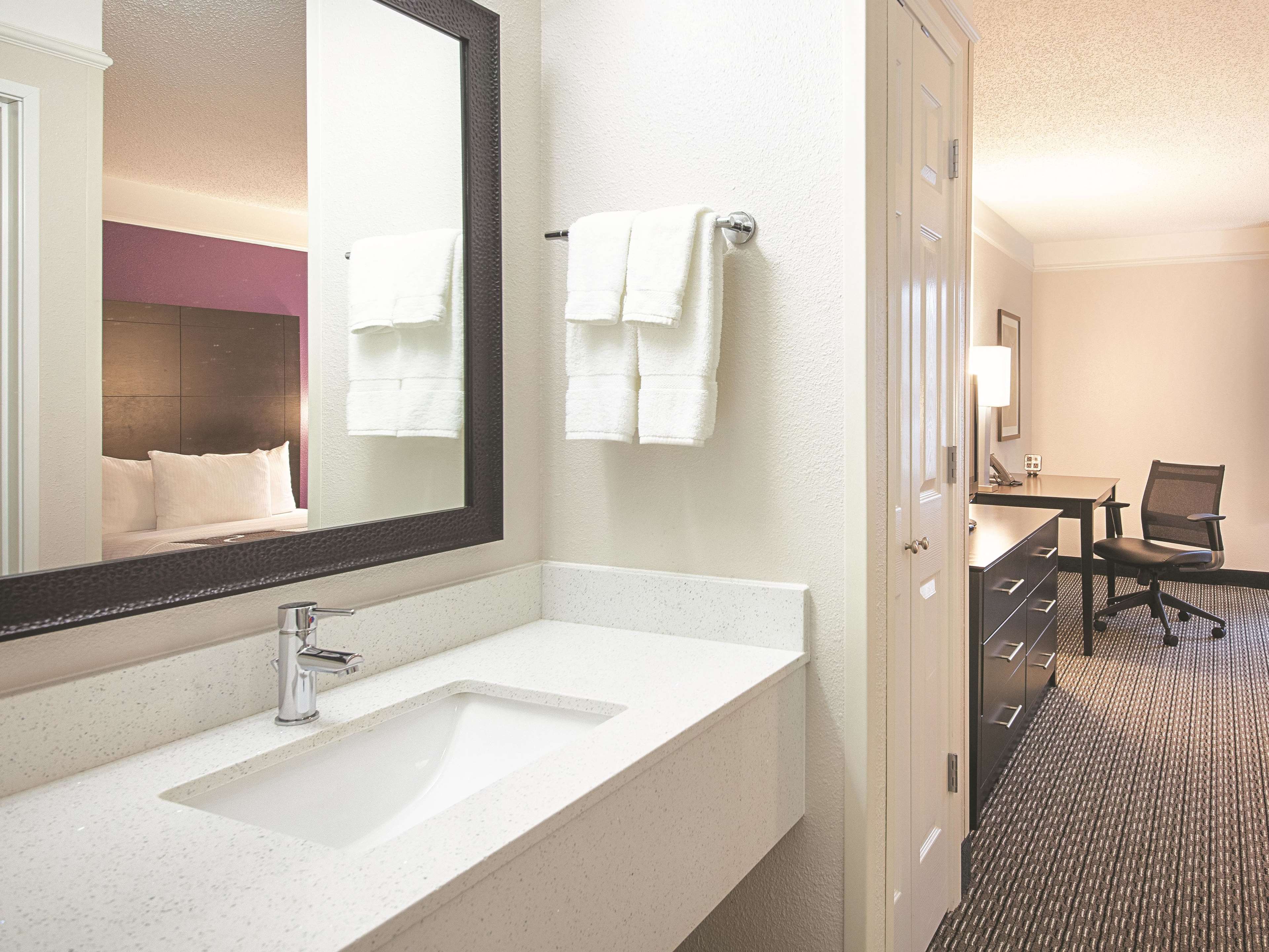 La Quinta Inn & Suites by Wyndham Austin Round Rock