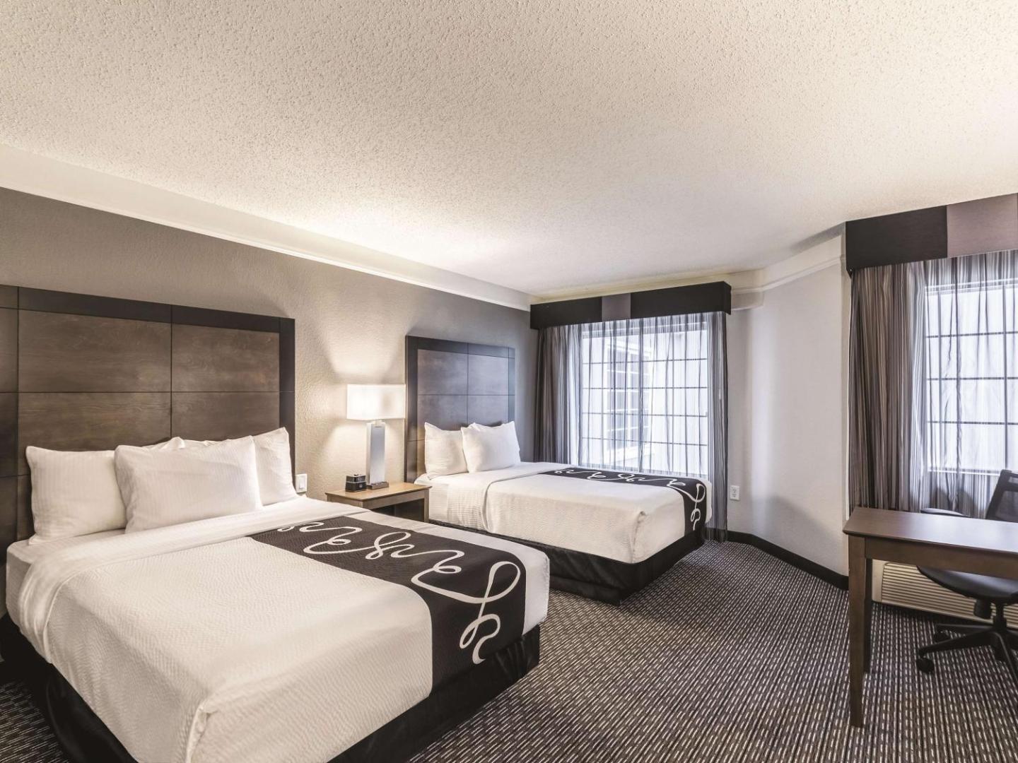 La Quinta Inn & Suites by Wyndham Austin Near The Domain
