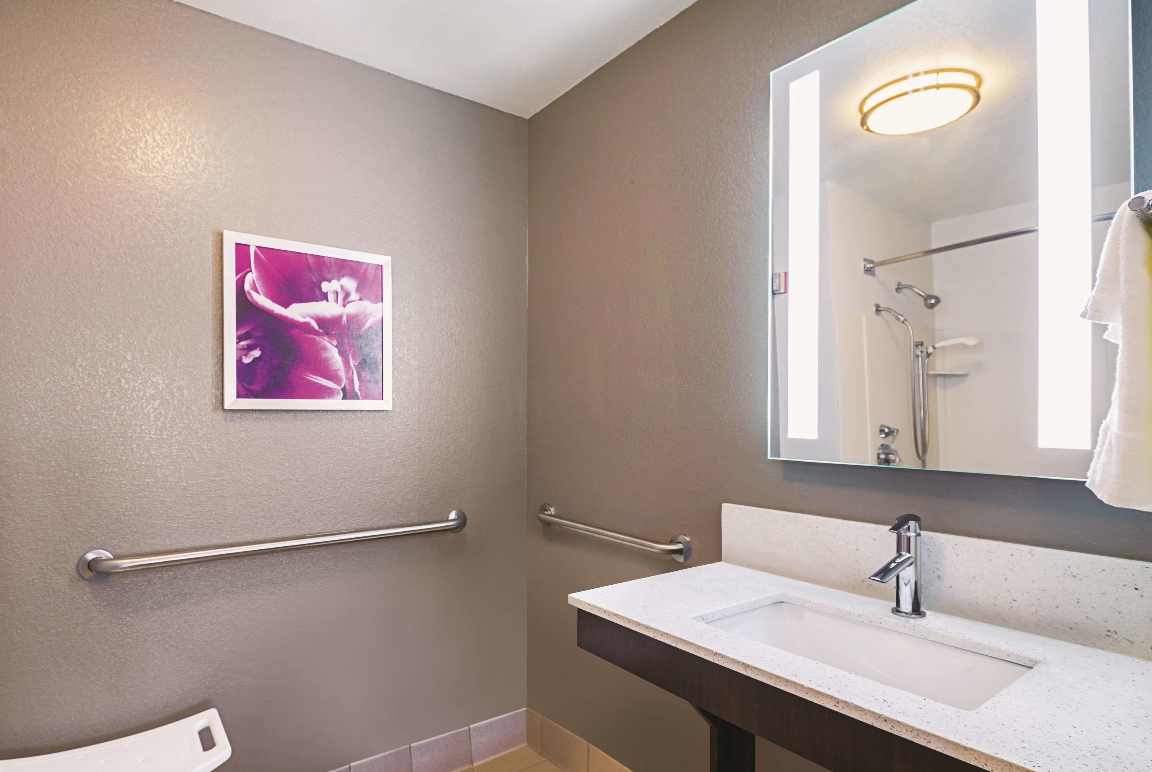 La Quinta Inn & Suites by Wyndham Austin Near The Domain