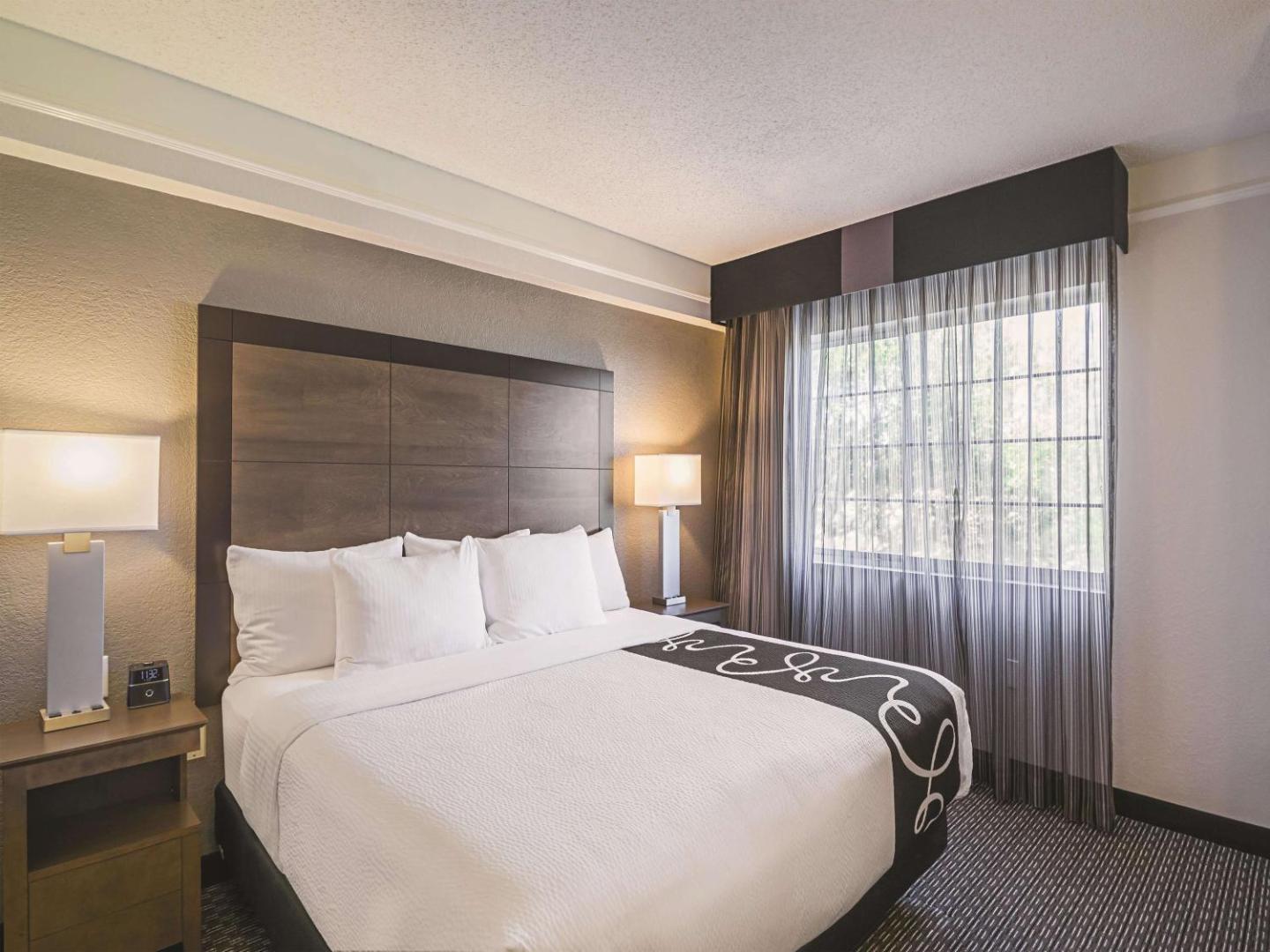 La Quinta Inn & Suites by Wyndham Austin Near The Domain