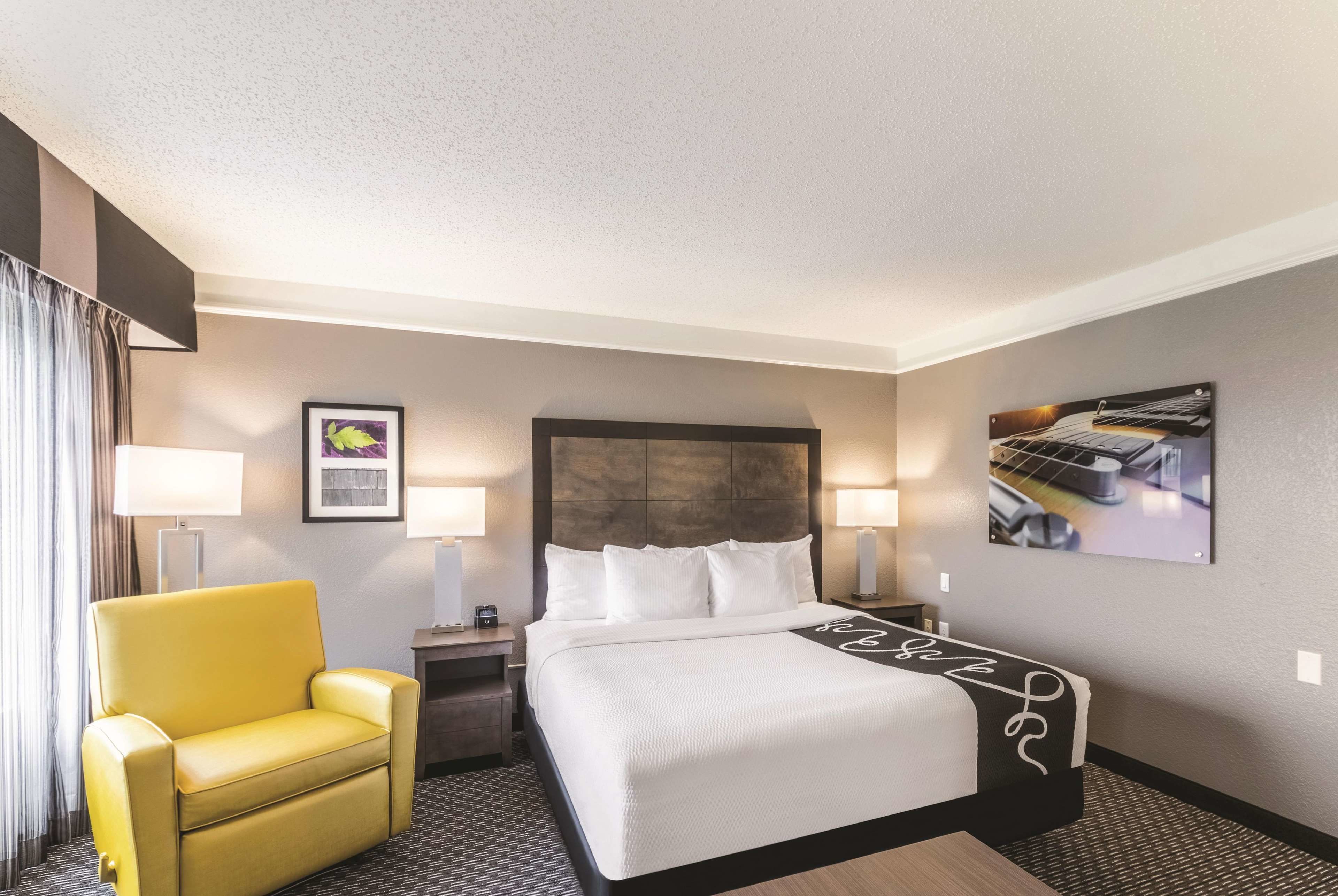 La Quinta Inn & Suites by Wyndham Austin Near The Domain